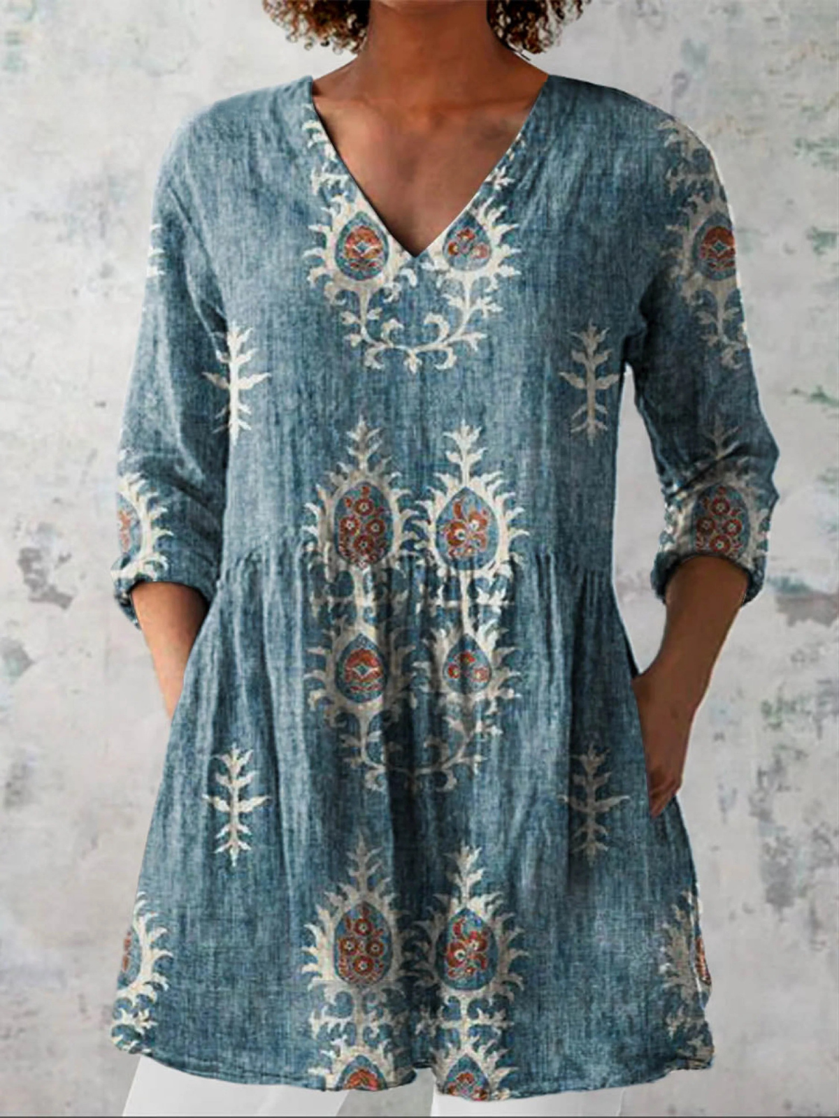 Grainne | The Long V-Neck Blouse