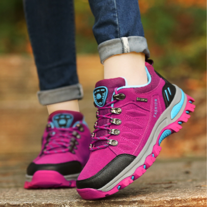 Attracta | The All-Season Lace-Up Walking Shoe