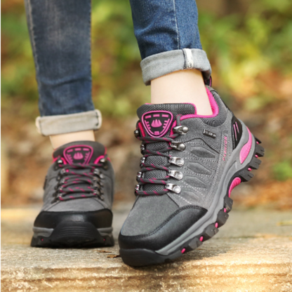 Attracta | The All-Season Lace-Up Walking Shoe