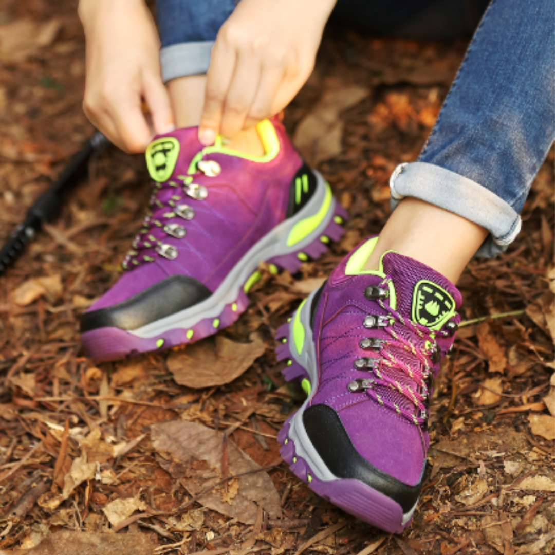 Attracta | The All-Season Lace-Up Walking Shoe