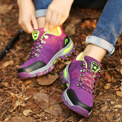 Attracta | The All-Season Lace-Up Walking Shoe