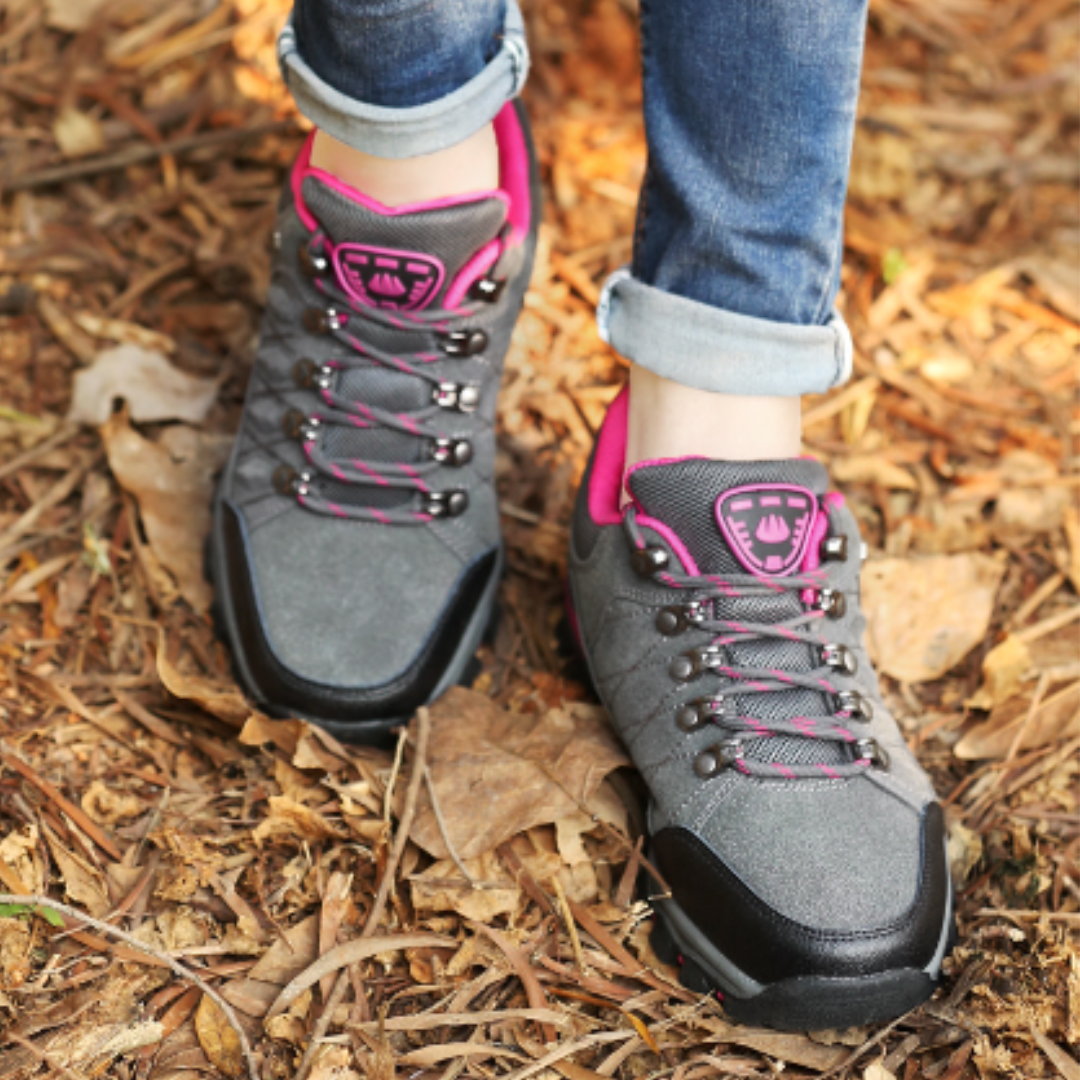 Attracta | The All-Season Lace-Up Walking Shoe