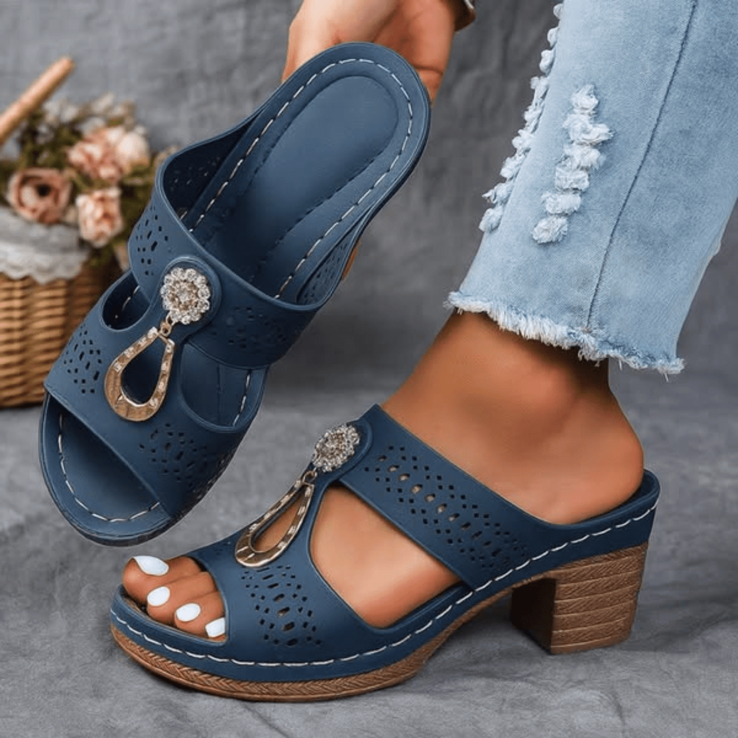 Faith | Chic and comfortable orthopaedic sandals