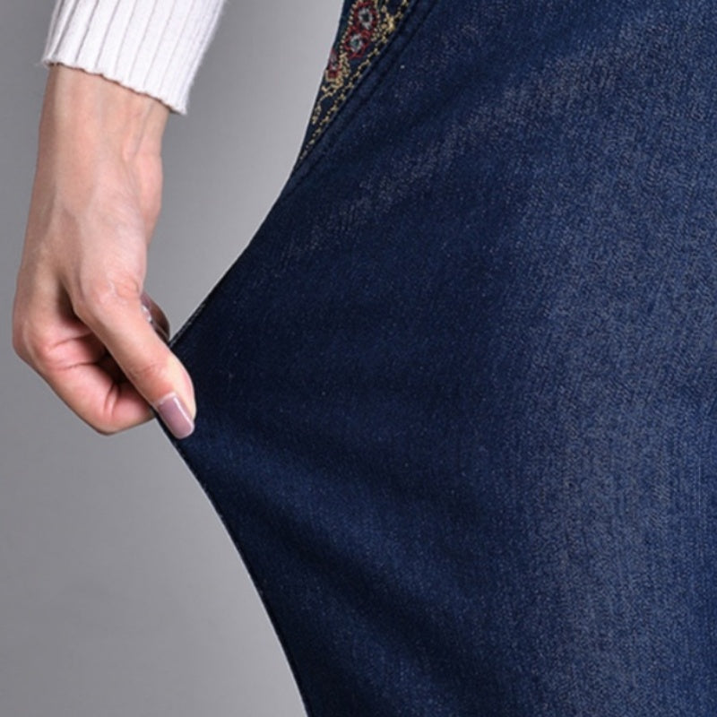 Anna – Women’s jeans with side pockets and an elasticated waist